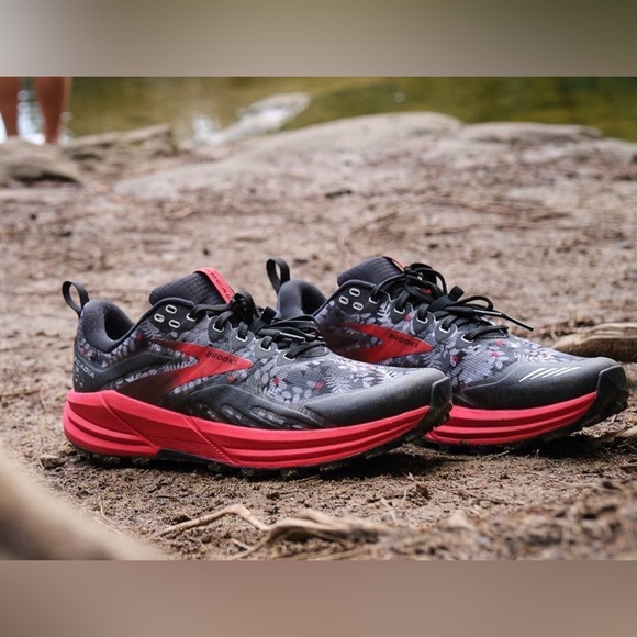 Brooks Other - Brooks Cascadia 16 GTX Men's Trail Running Shoes in Black and Pink